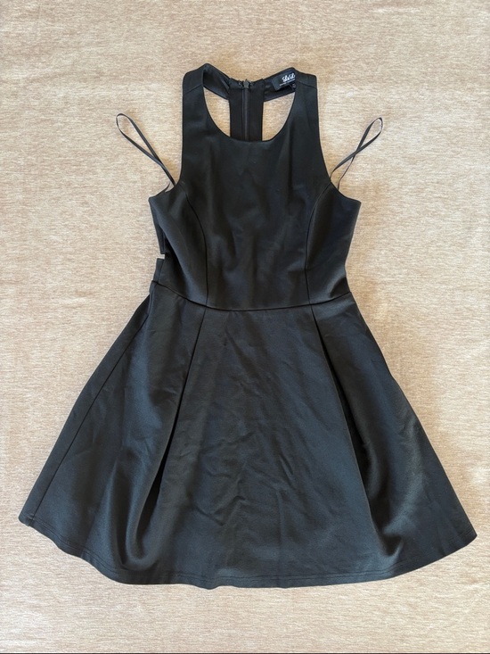 Lulus Dresses & Skirts - Lulu's Black Sleeveless Fit & Flare Mini Dress - Size M